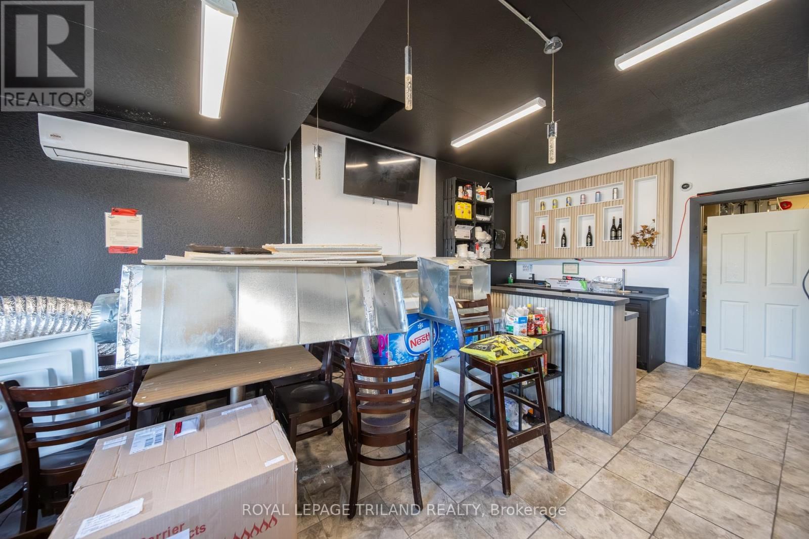 71146 BLUEWATER HIGHWAY Image 31