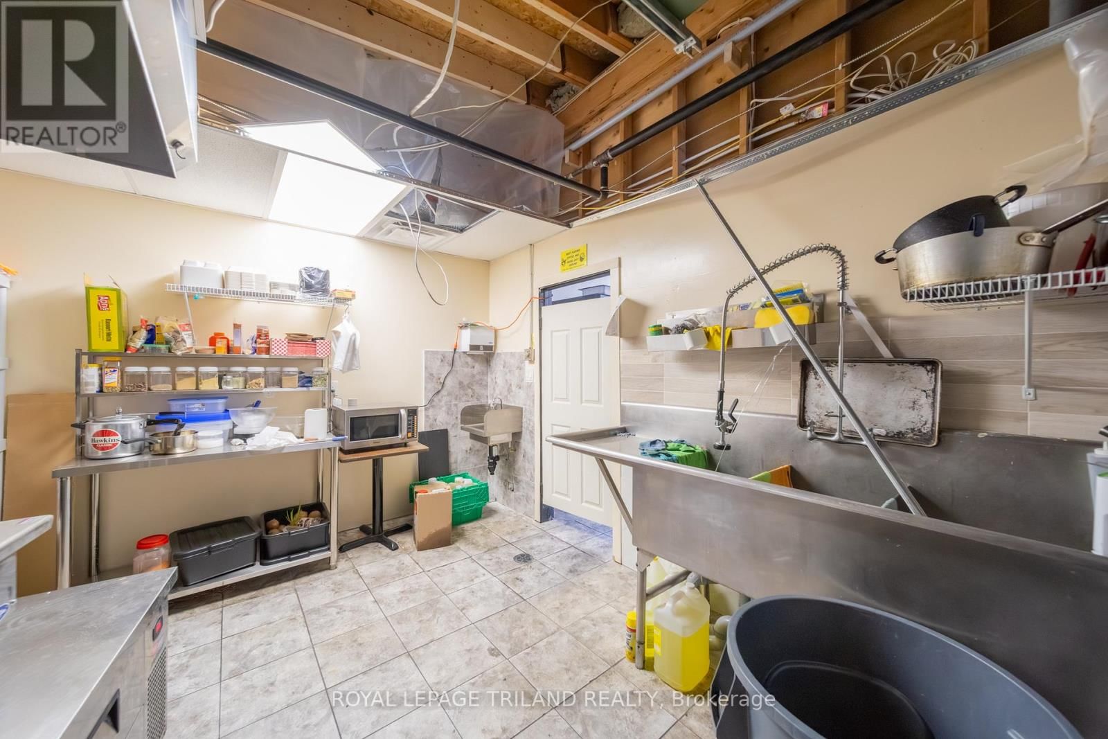 71146 BLUEWATER HIGHWAY Image 34