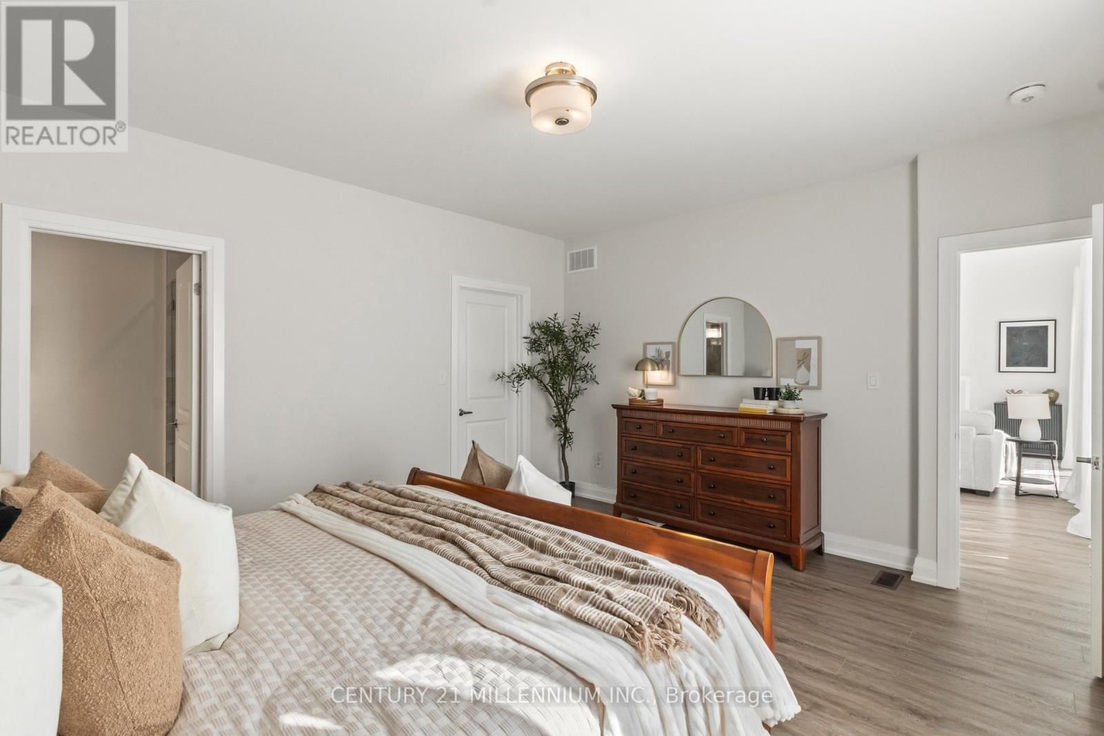 54 HOLLAND STREET Image 18