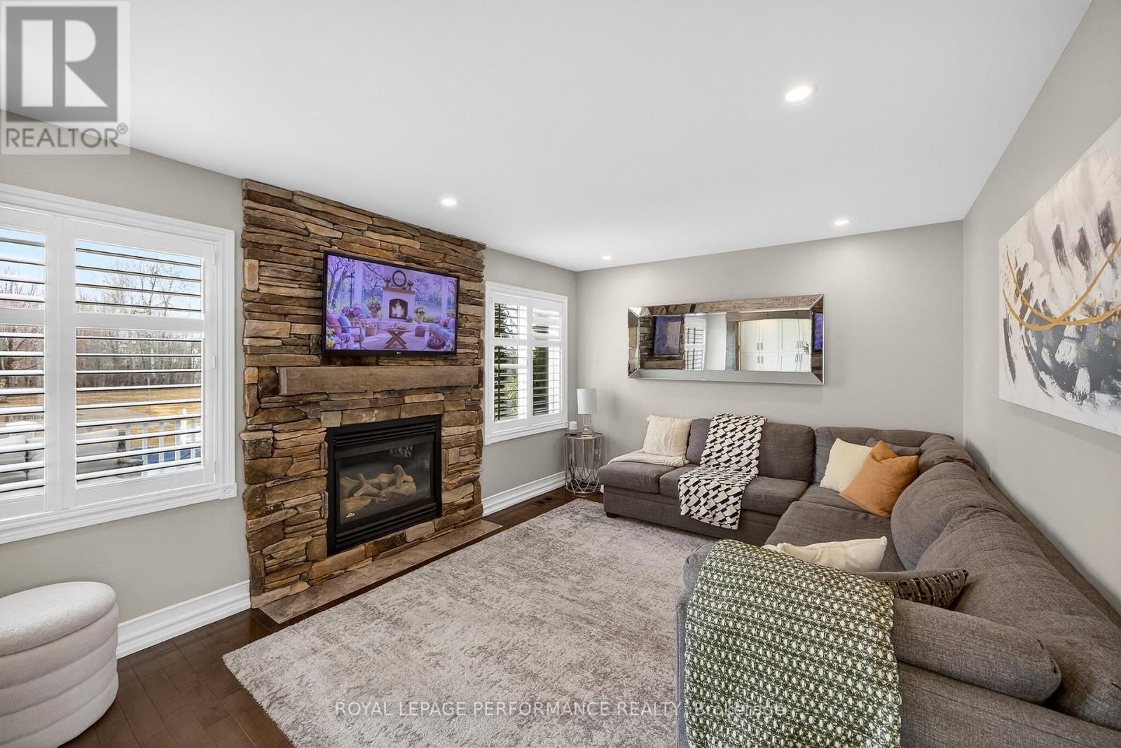 2191 SATURN CRESCENT Image 21