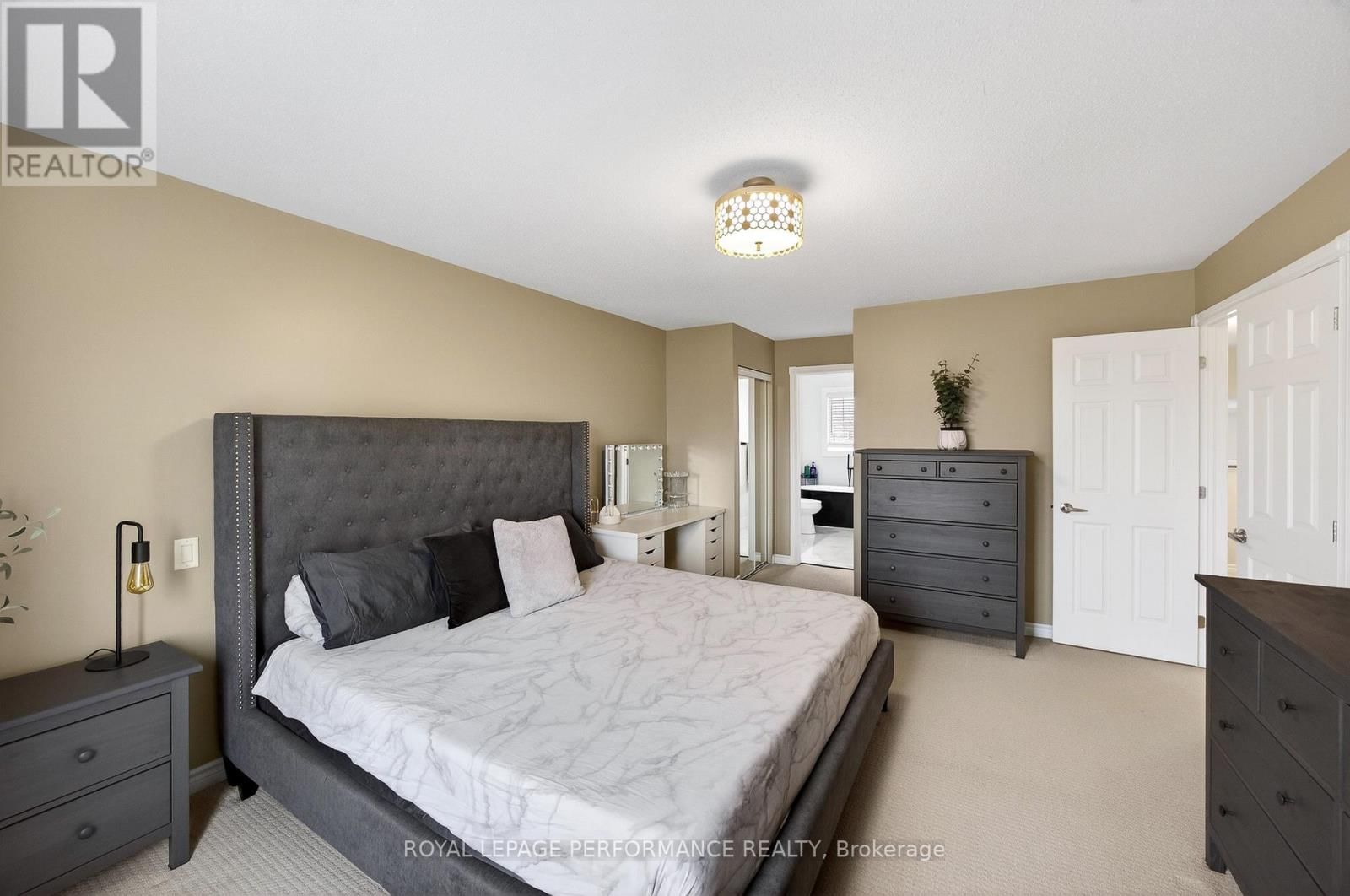 2191 SATURN CRESCENT Image 31