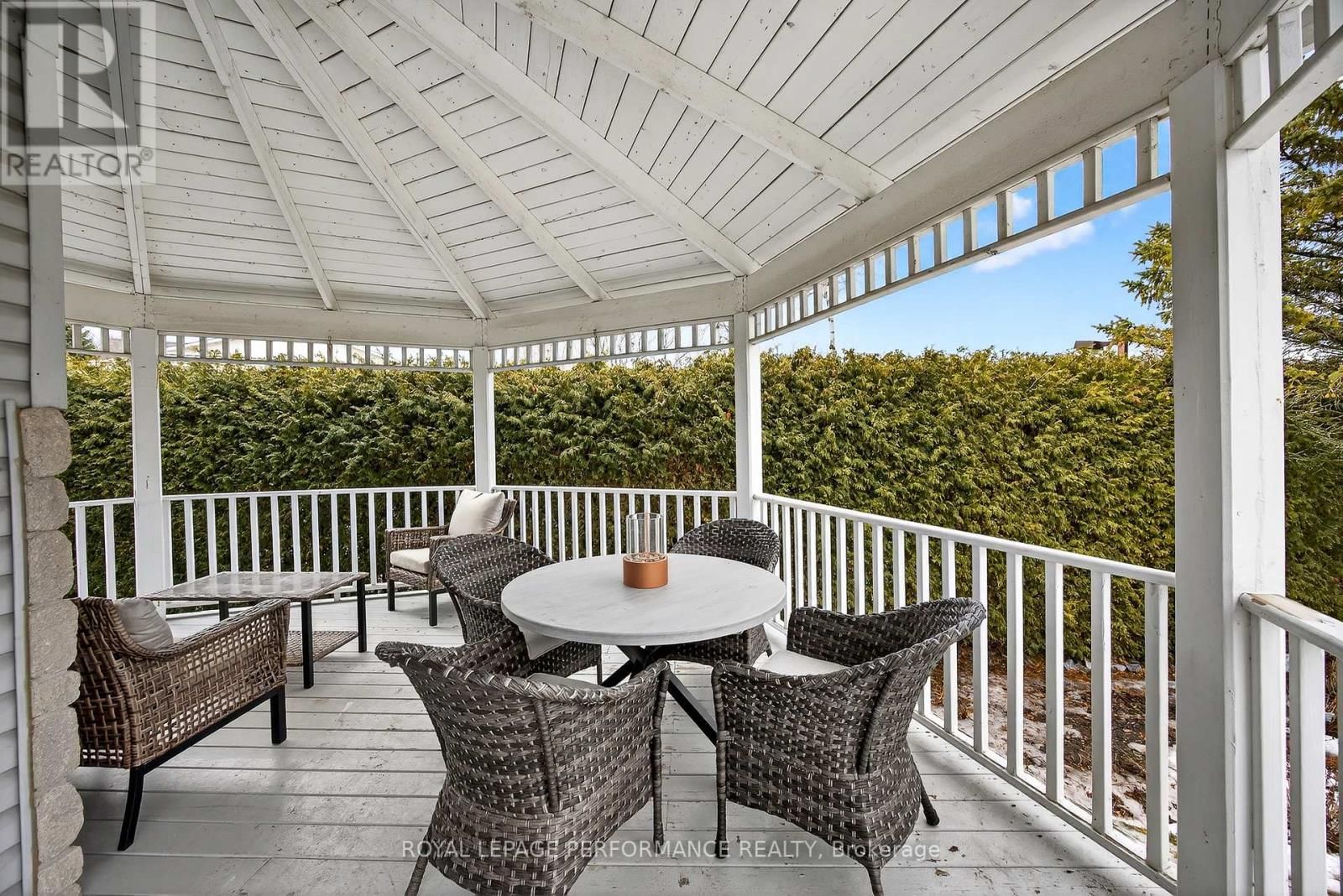 2191 SATURN CRESCENT Image 41