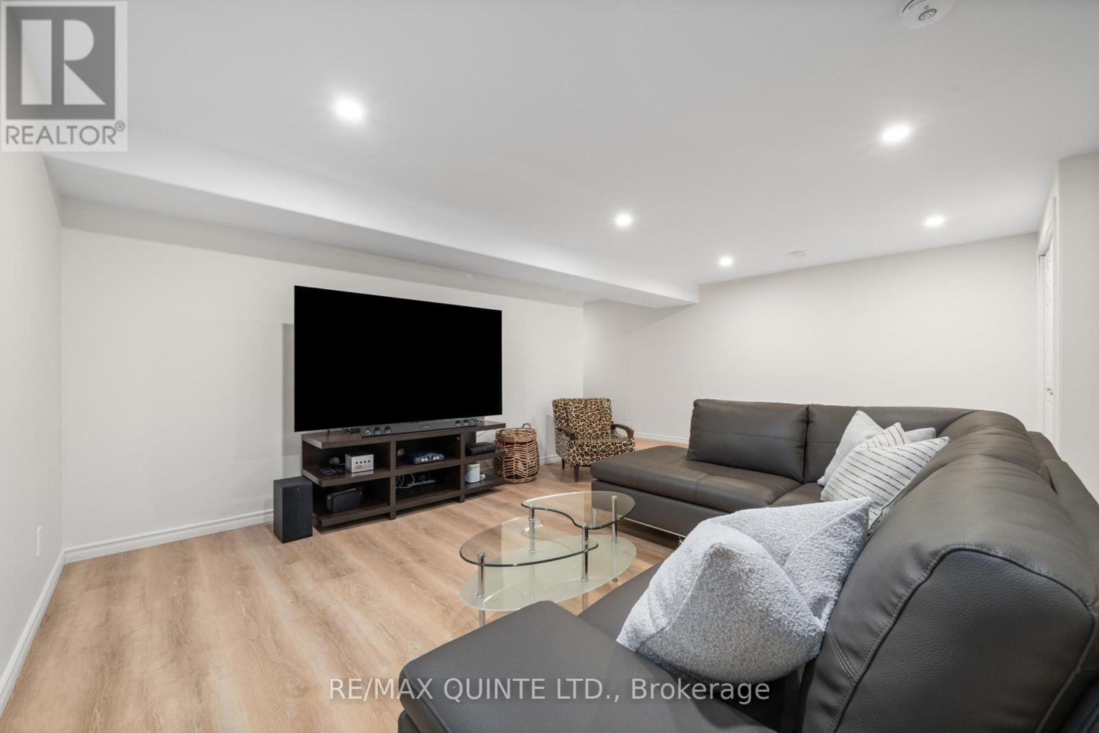 63 ATHABASKA DRIVE Image 33