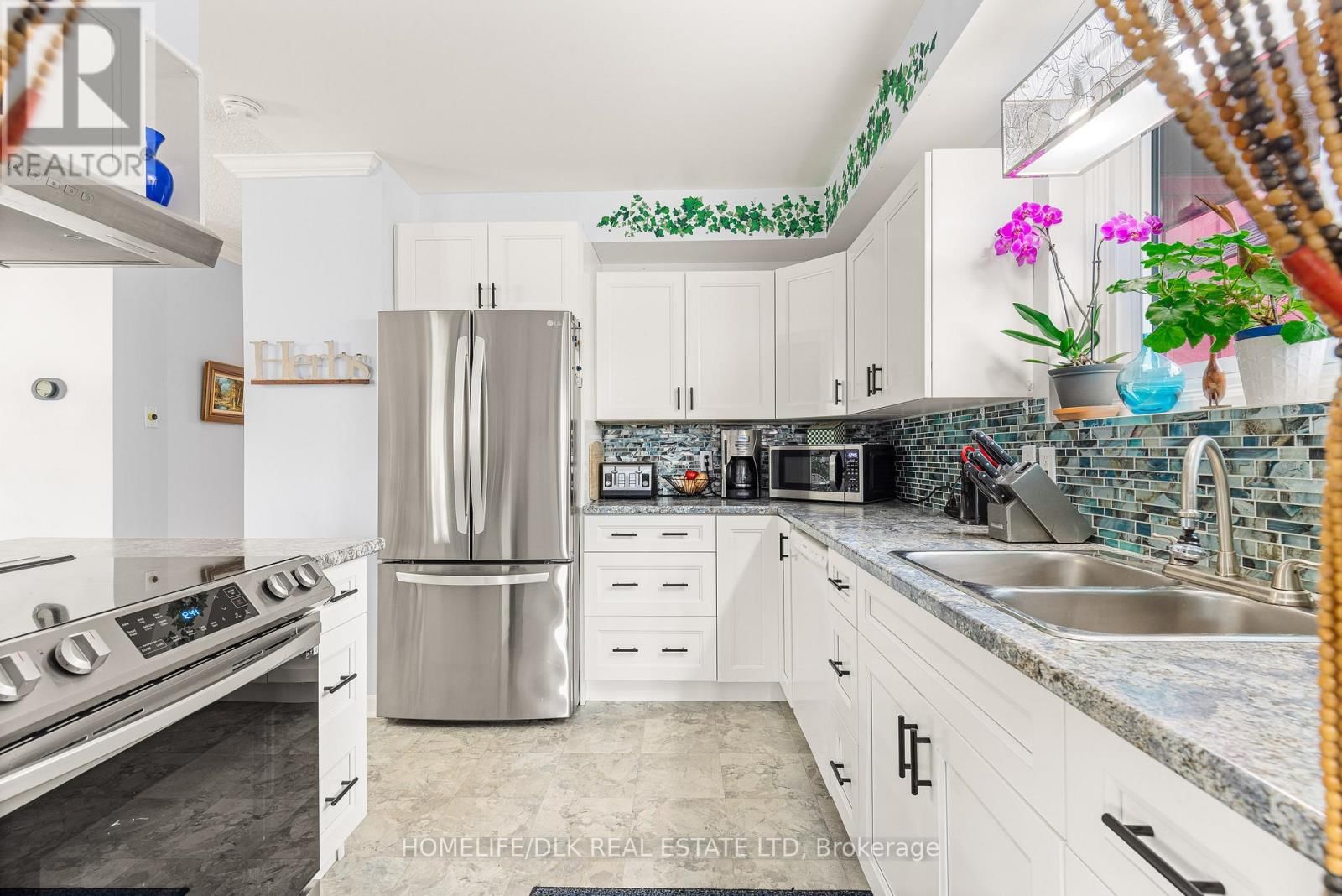 1182 QUEENSLAND PLACE Image 12