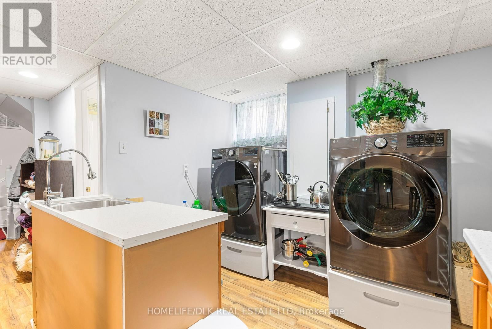 1182 QUEENSLAND PLACE Image 24