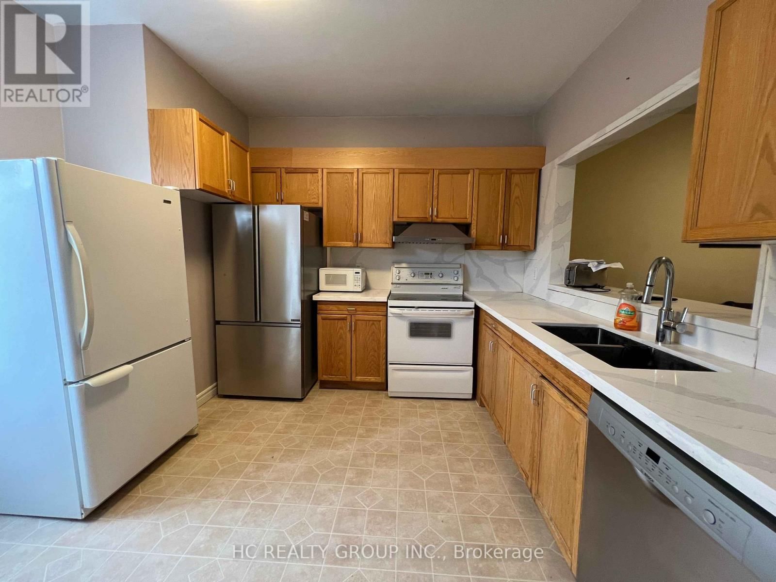 27 - 1570 RICHMOND STREET Image 2