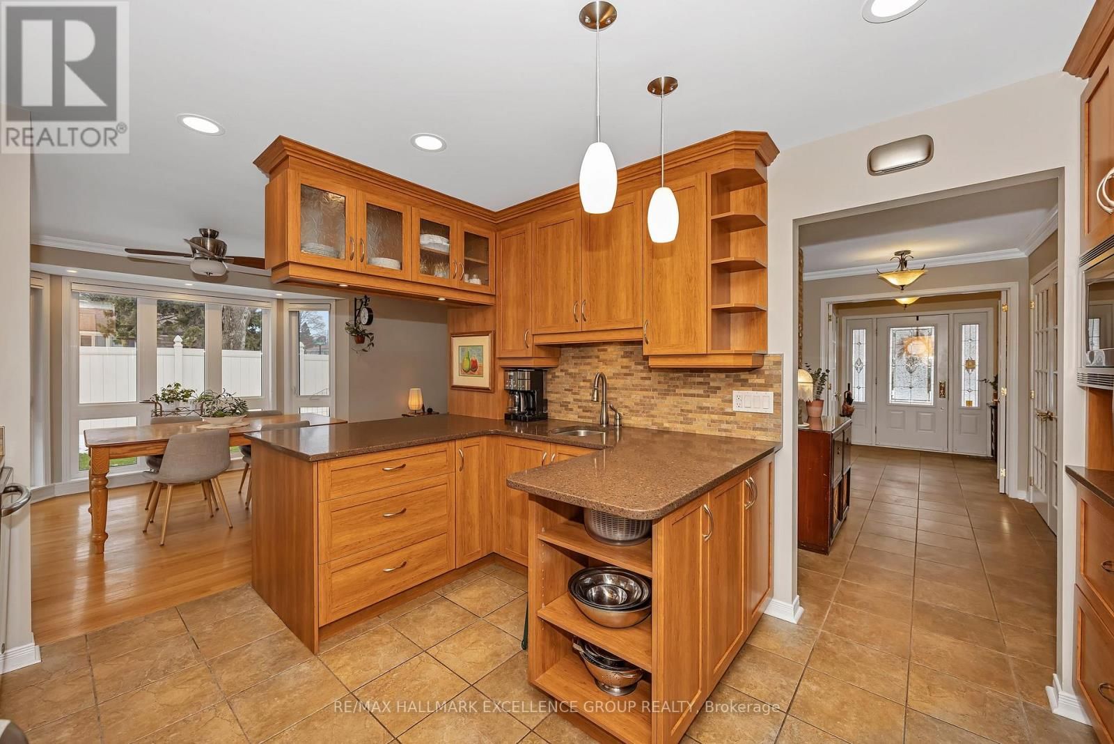 2691 COLMAN STREET Image 10