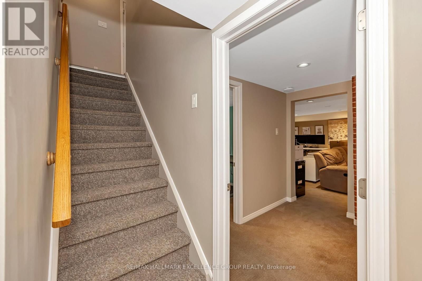 2691 COLMAN STREET Image 32