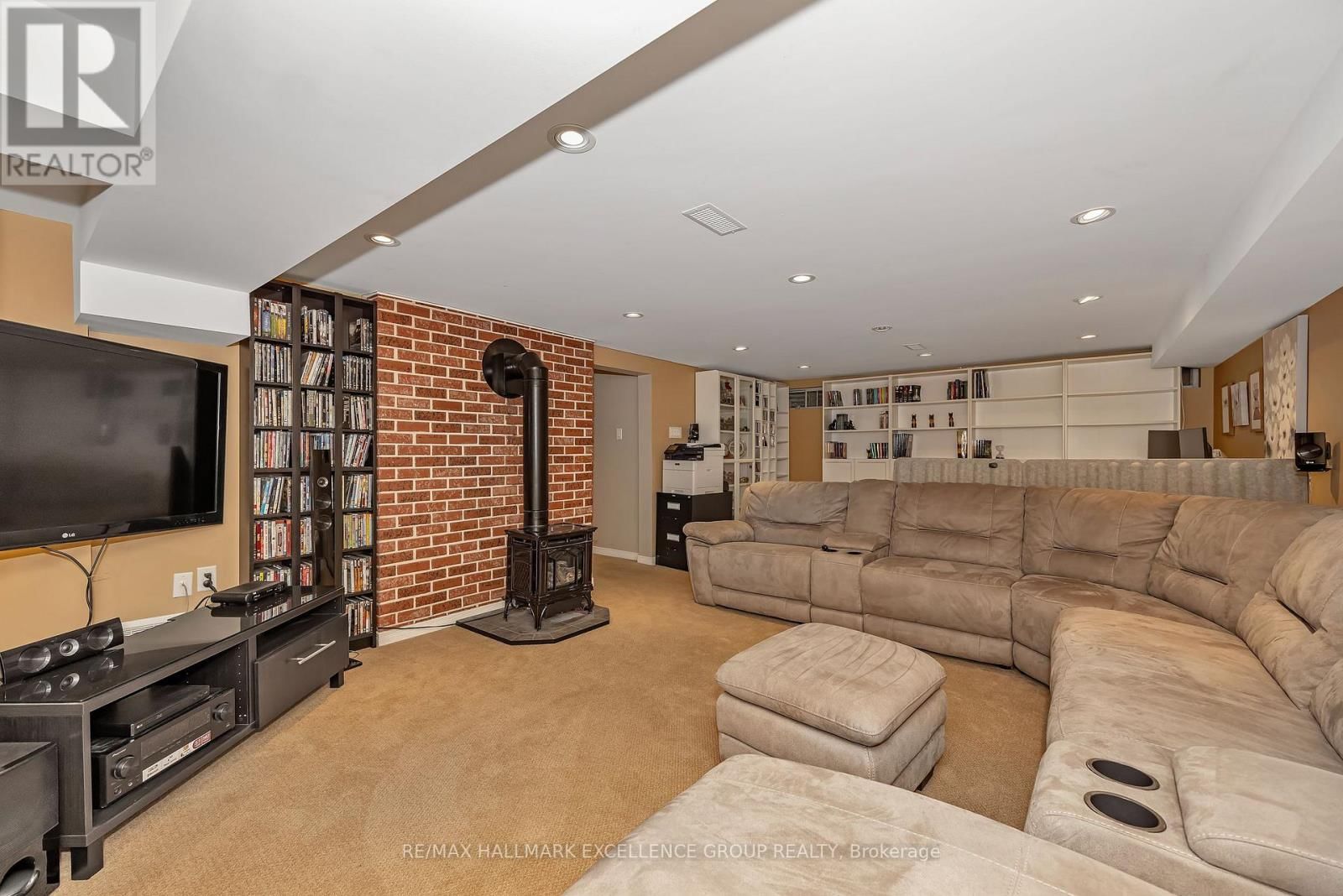 2691 COLMAN STREET Image 33