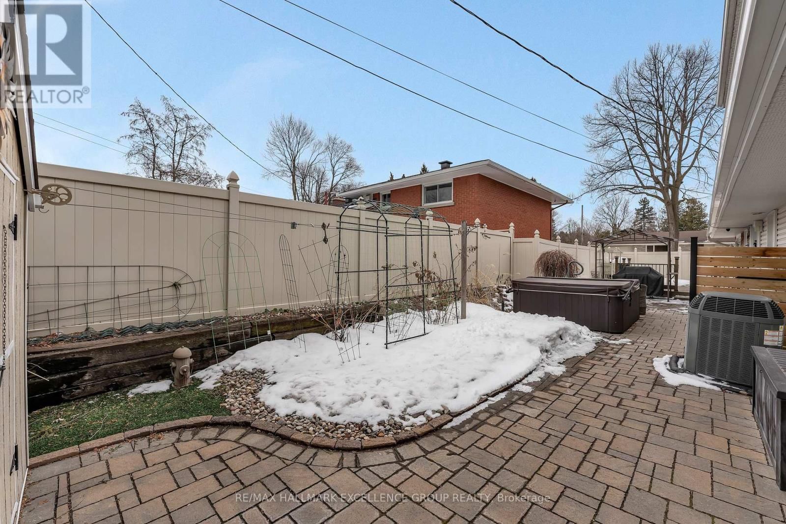 2691 COLMAN STREET Image 40