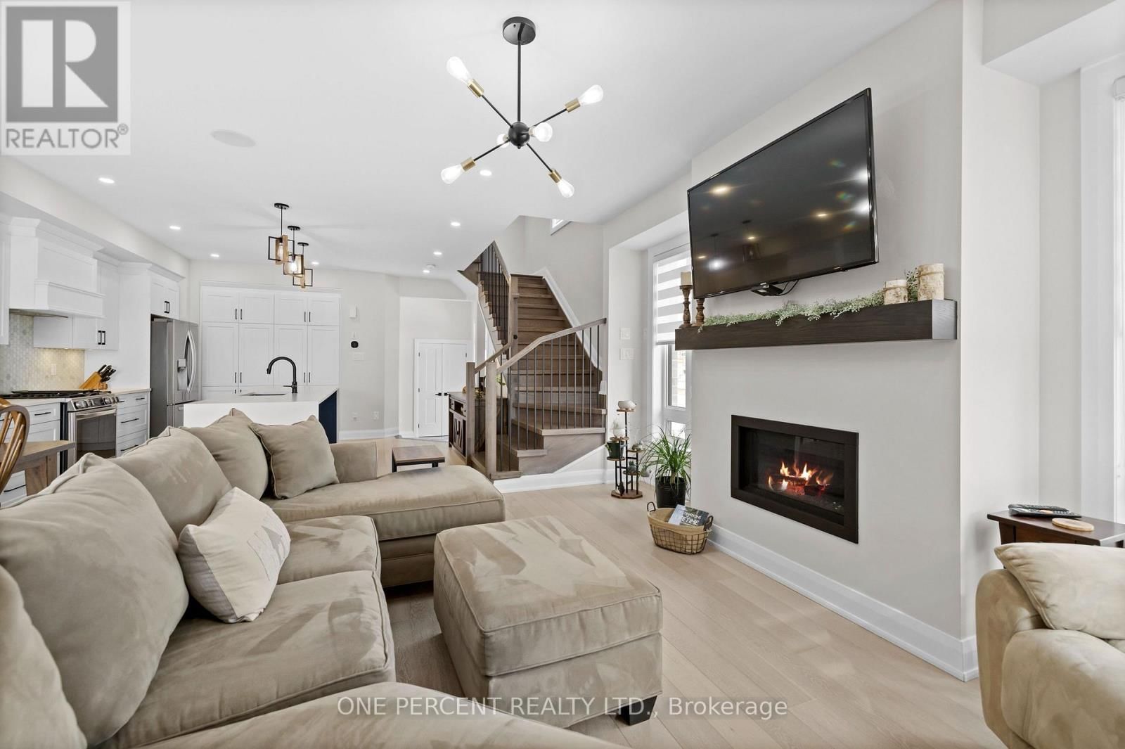 238 BRISTOL CRESCENT Image 12