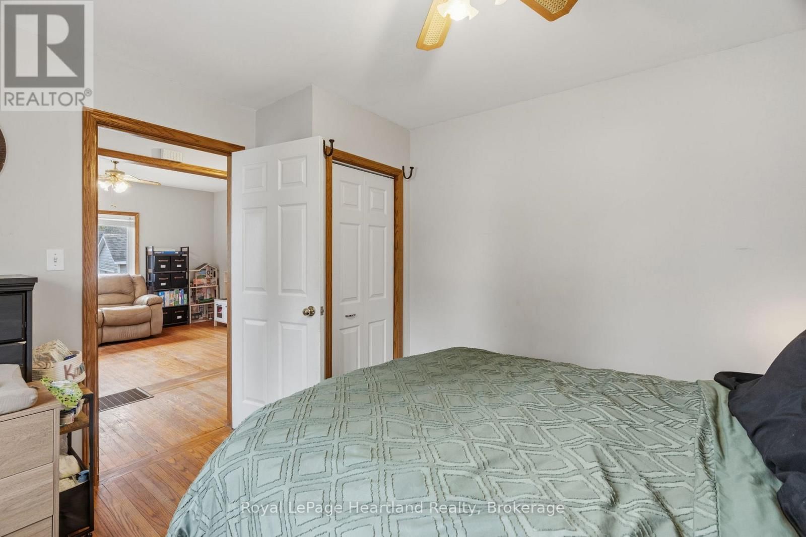 140 RATTENBURY STREET WEST Image 11