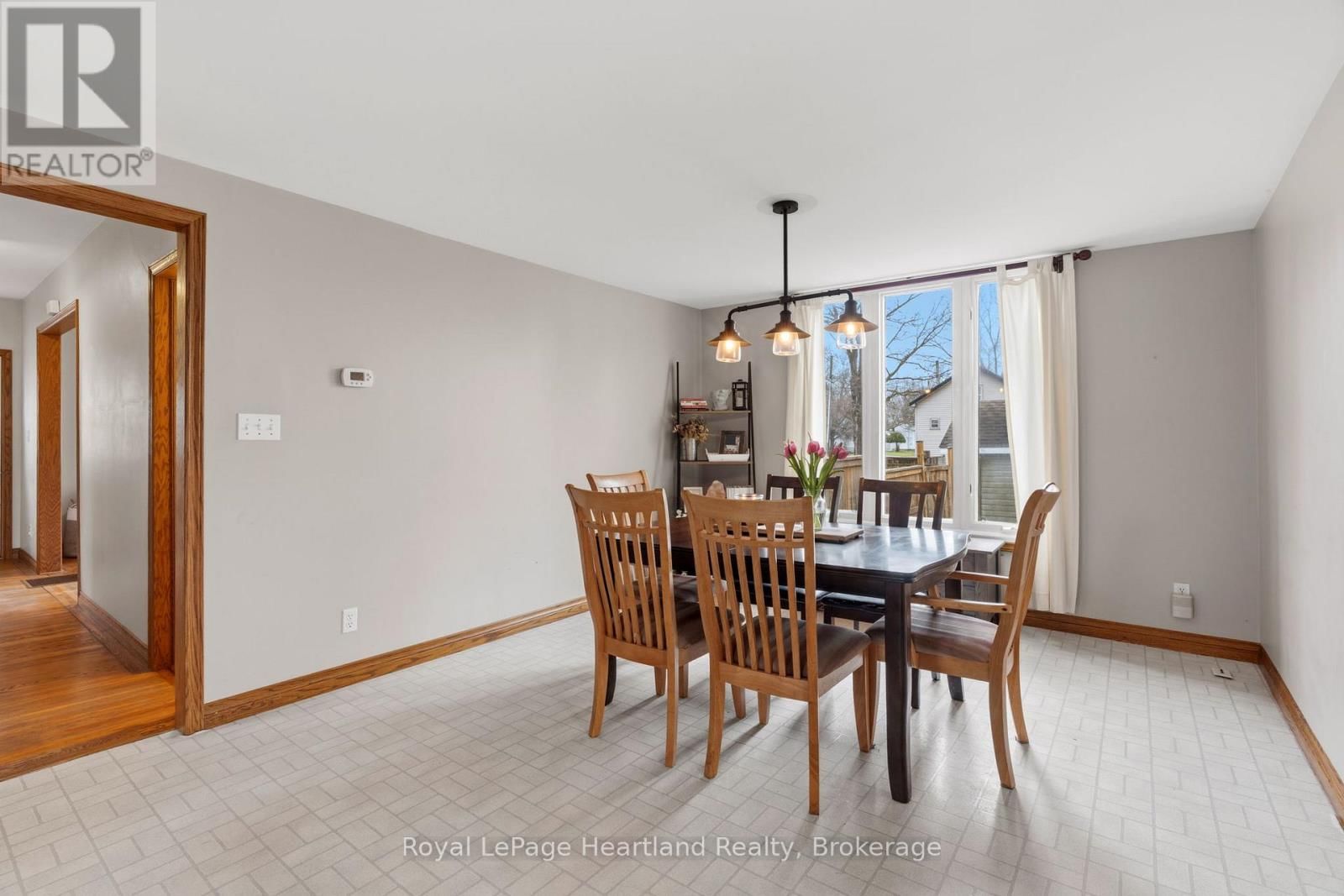 140 RATTENBURY STREET WEST Image 16