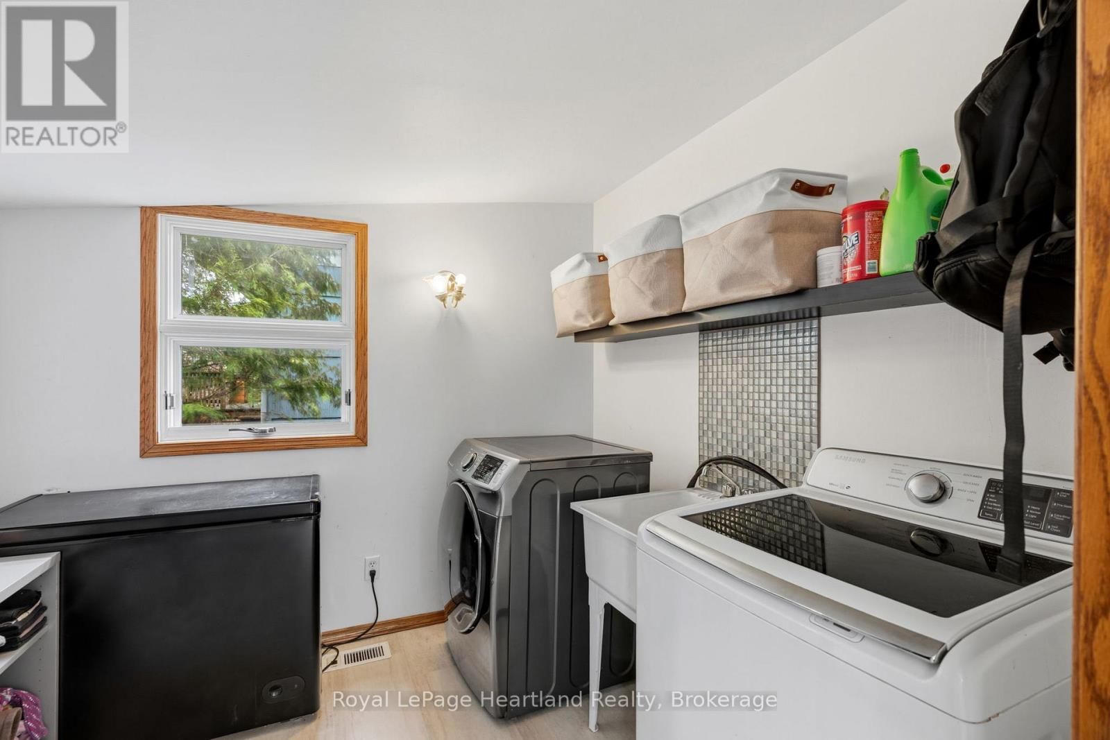 140 RATTENBURY STREET WEST Image 25