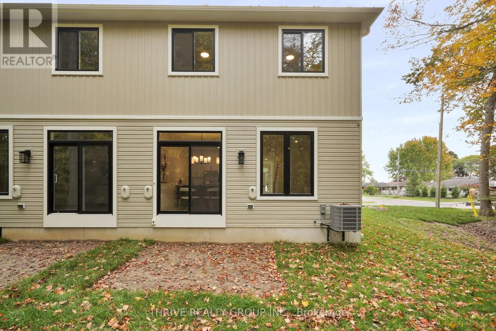 9 - 279 HILL STREET Image 33