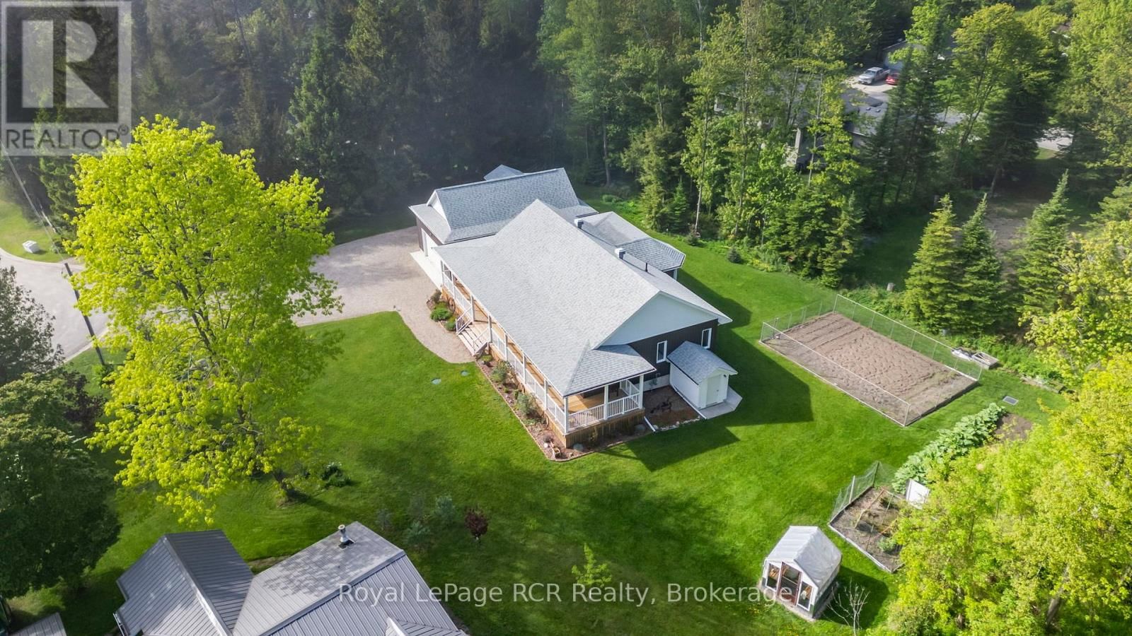 615 CAYUGA CRESCENT Image 2