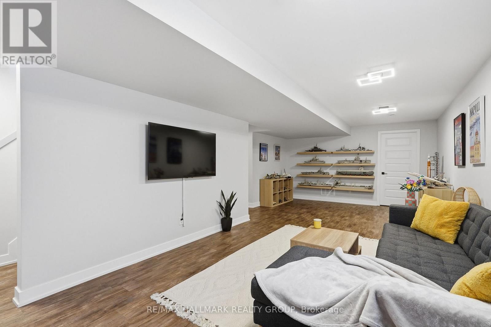 294 TRILLIUM CIRCLE Image 24