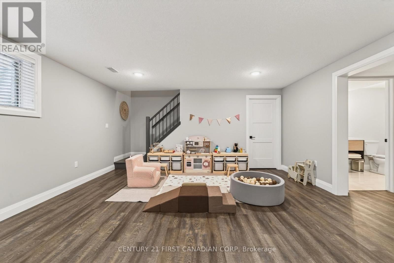 12-159 COLLINS WAY STREET Image 25