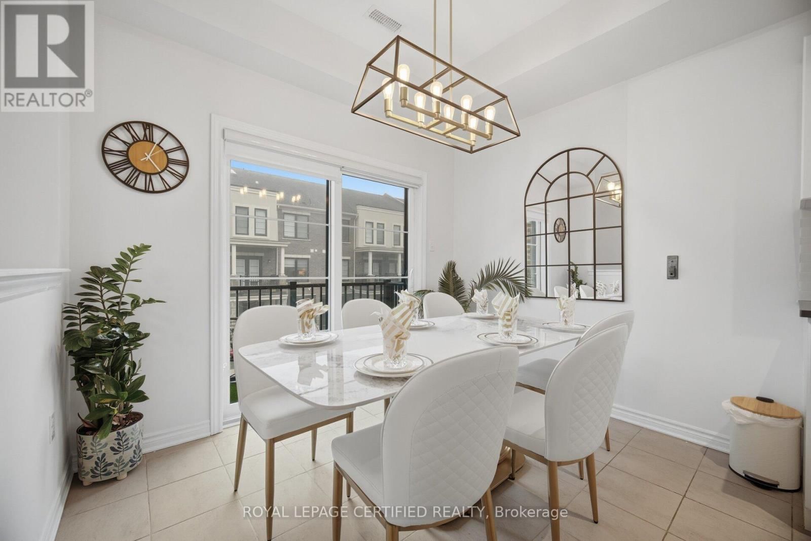 22 - 383 DUNDAS STREET EAST Image 11