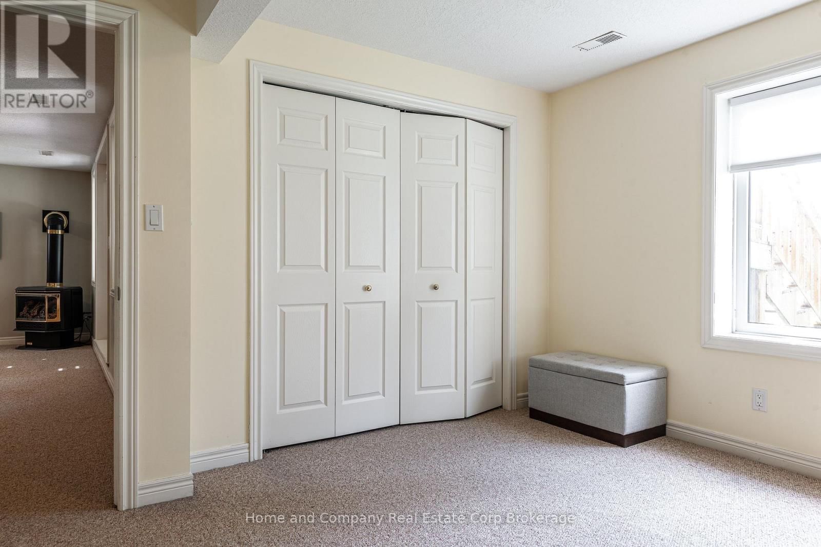 82 GREGORY CRESCENT Image 34