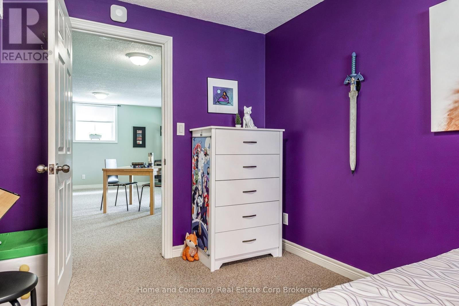 82 GREGORY CRESCENT Image 37