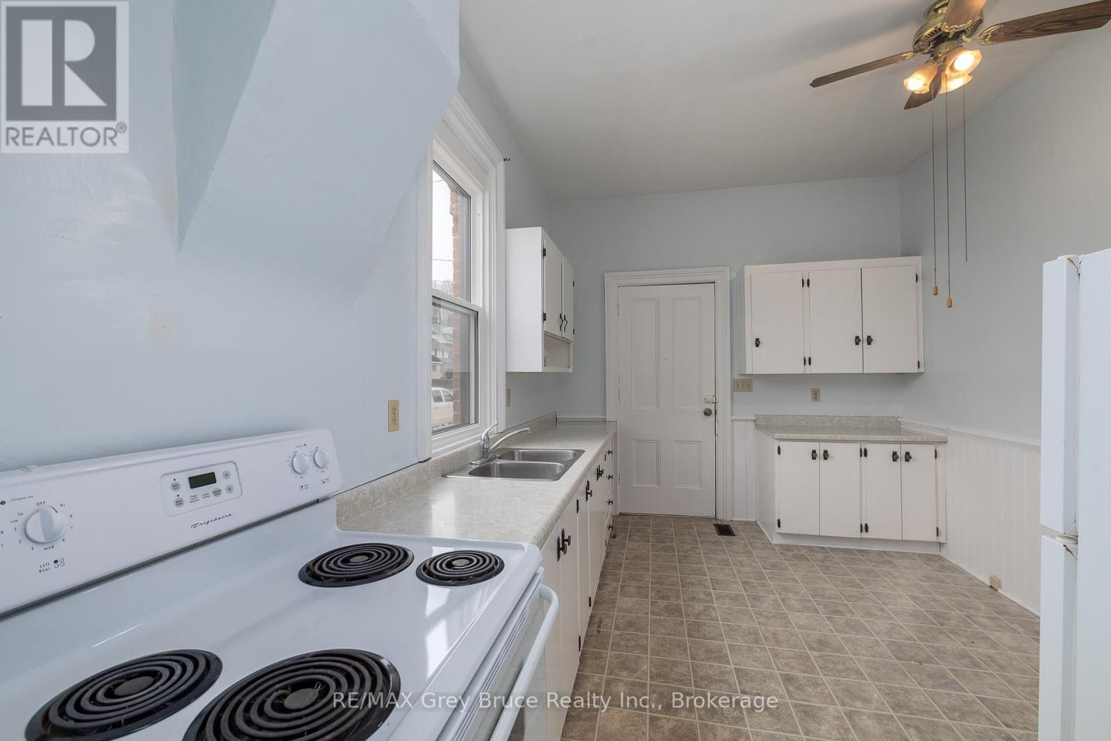 902 2ND AVENUE WEST Image 27