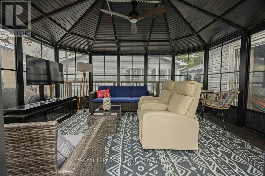 130 - 22790 AMIENS ROAD Image 32