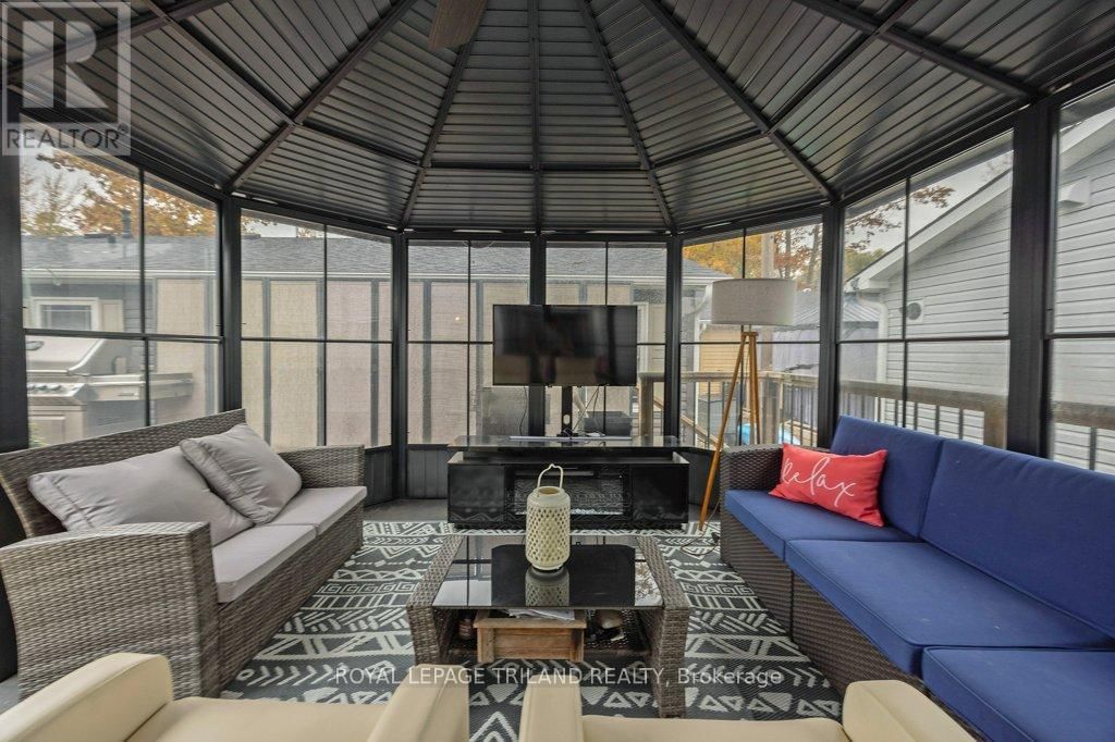 130 - 22790 AMIENS ROAD Image 33