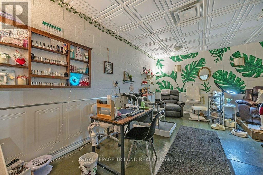 130 - 22790 AMIENS ROAD Image 45