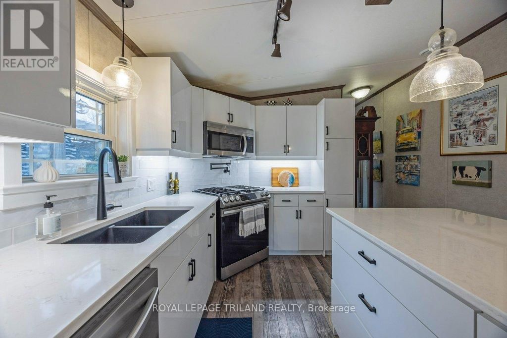 130 - 22790 AMIENS ROAD Image 9