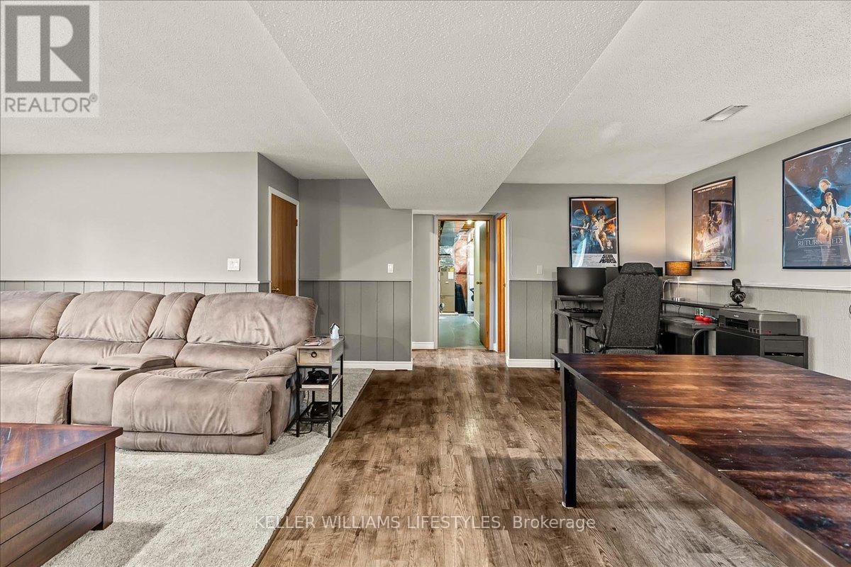 4547 WILLIAM STREET Image 34