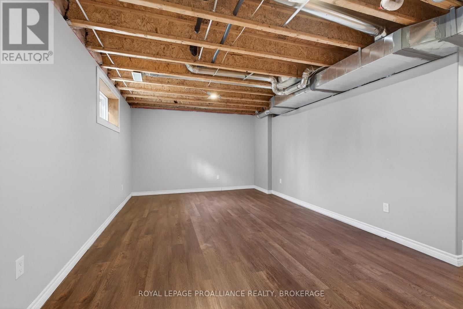 112 MAPLECROFT COURT Image 26