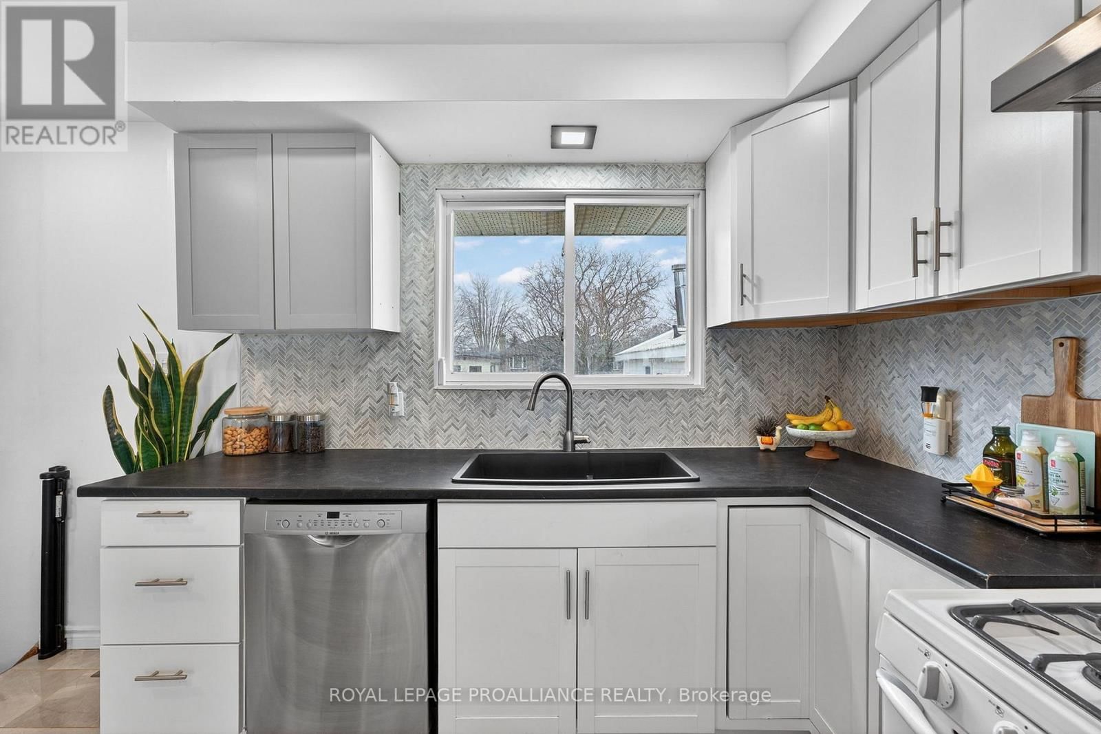 265 COLLEGE STREET WEST Image 10