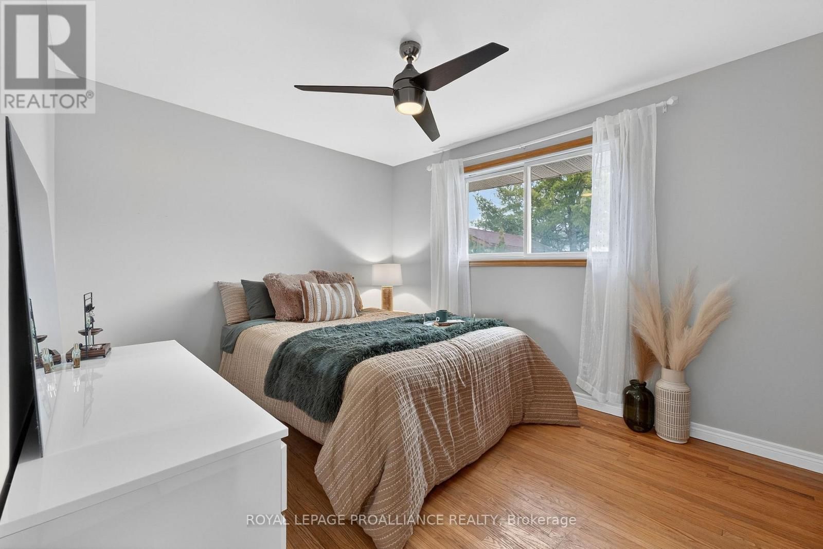 265 COLLEGE STREET WEST Image 17