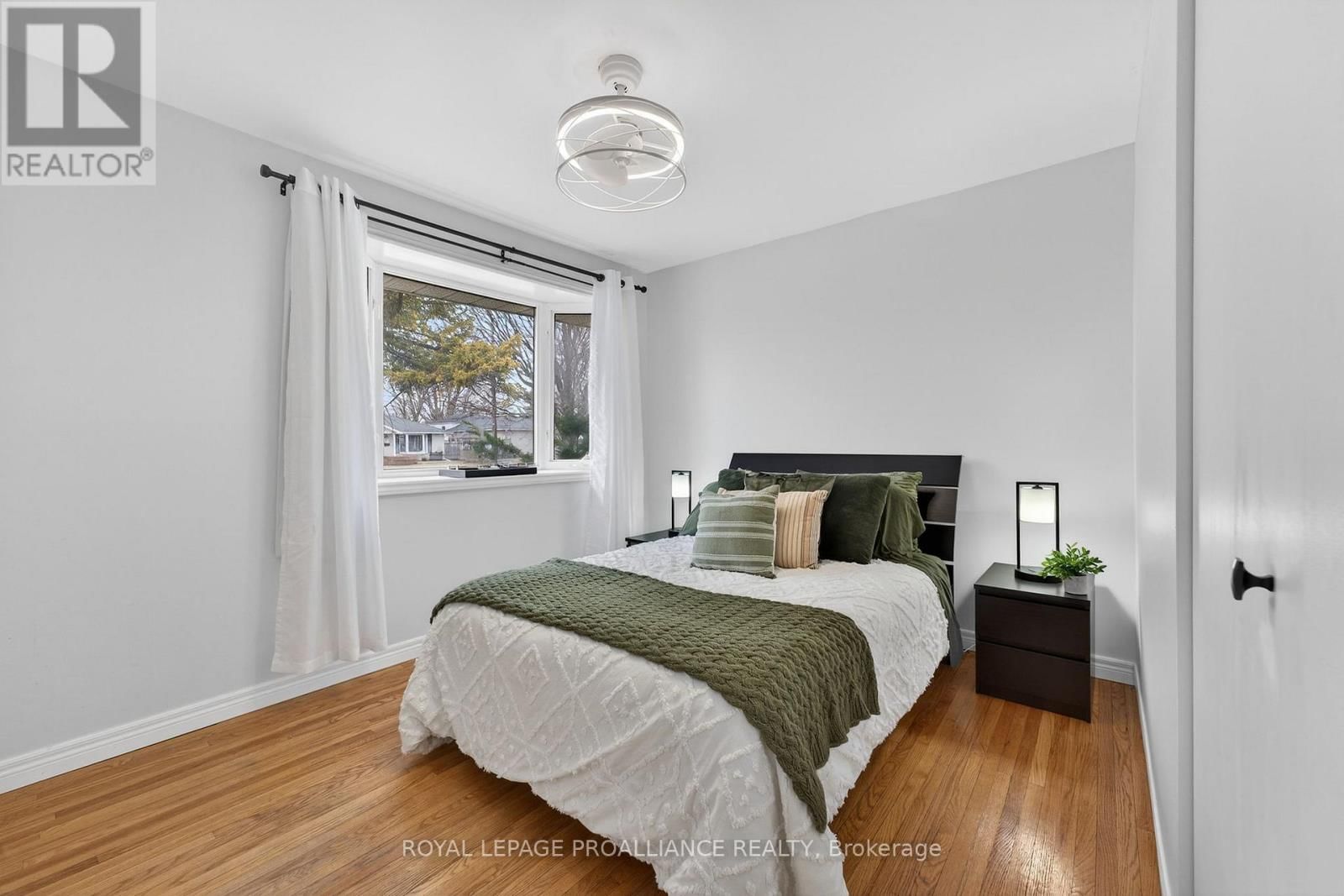 265 COLLEGE STREET WEST Image 19