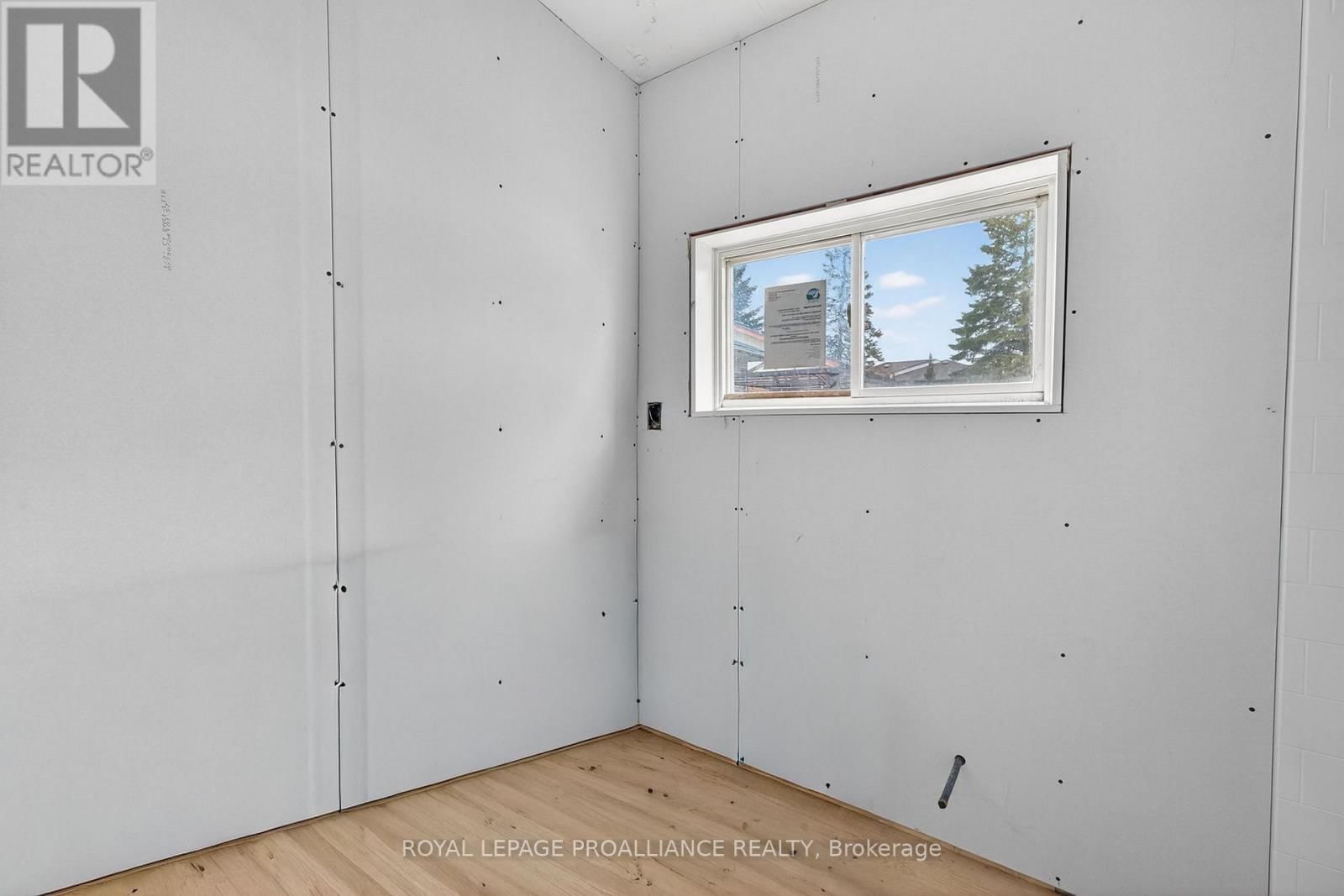 265 COLLEGE STREET WEST Image 29