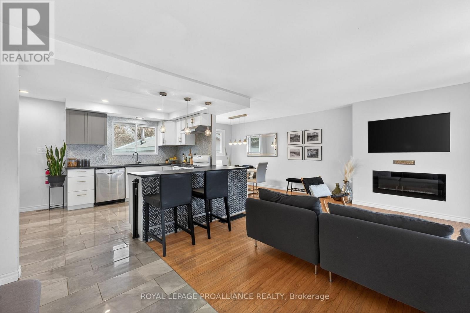 265 COLLEGE STREET WEST Image 5