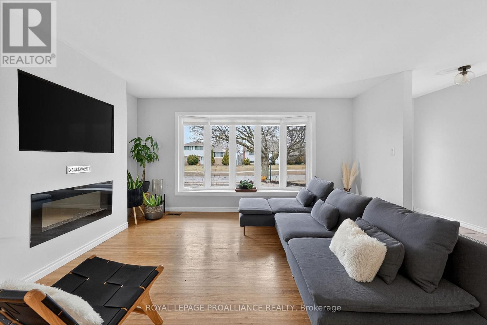 265 COLLEGE STREET WEST Image 6