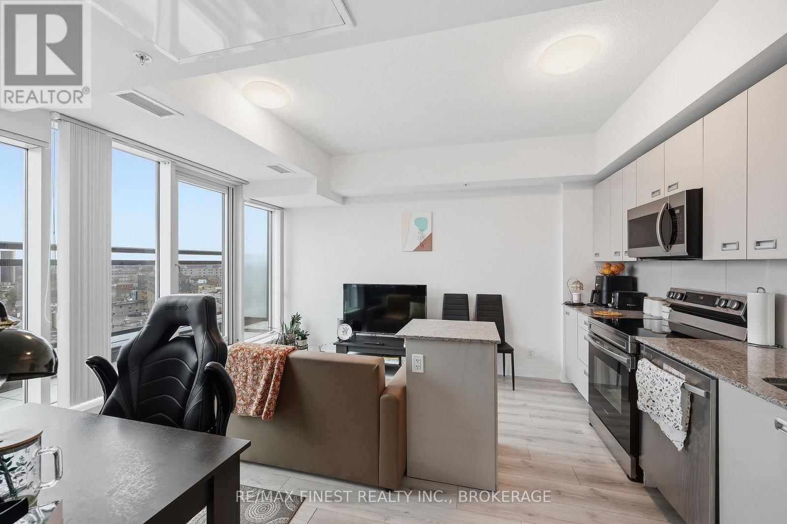 930 - 652 PRINCESS STREET Image 25