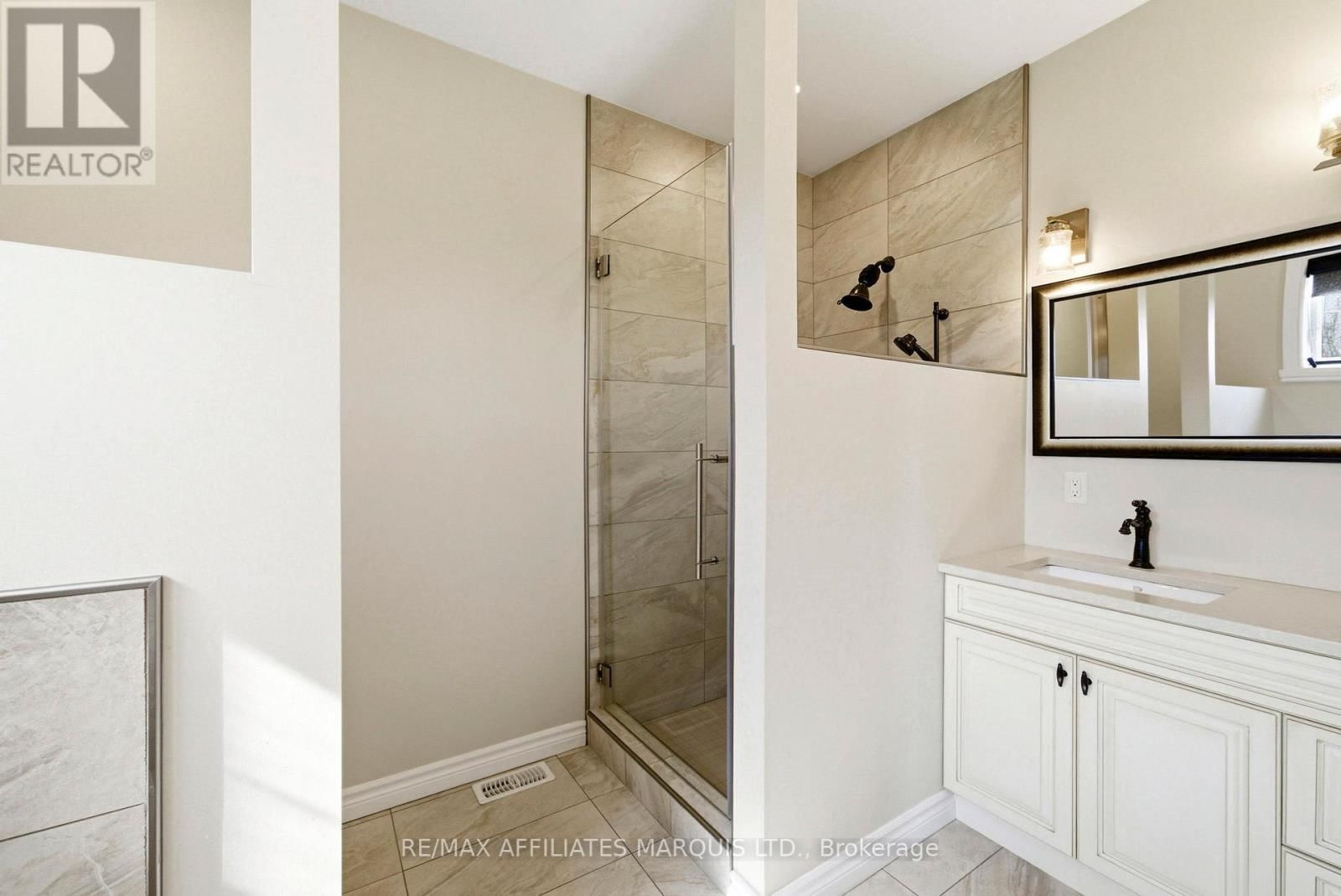 38 FOREST HILL Image 28