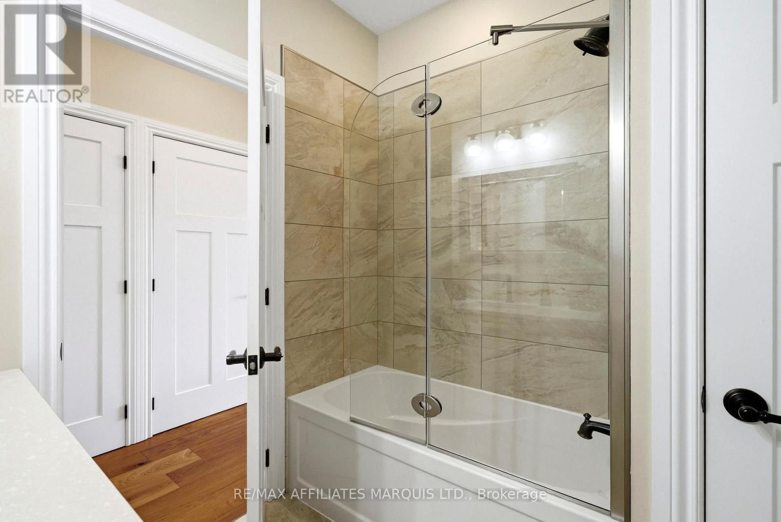 38 FOREST HILL Image 30