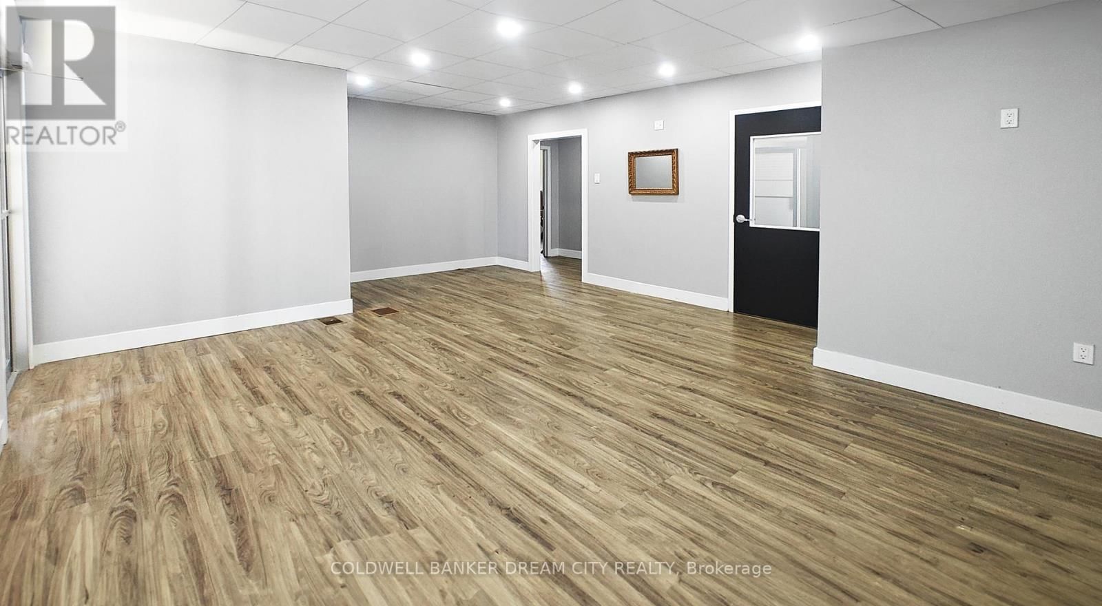 93 MAIN STREET Image 12