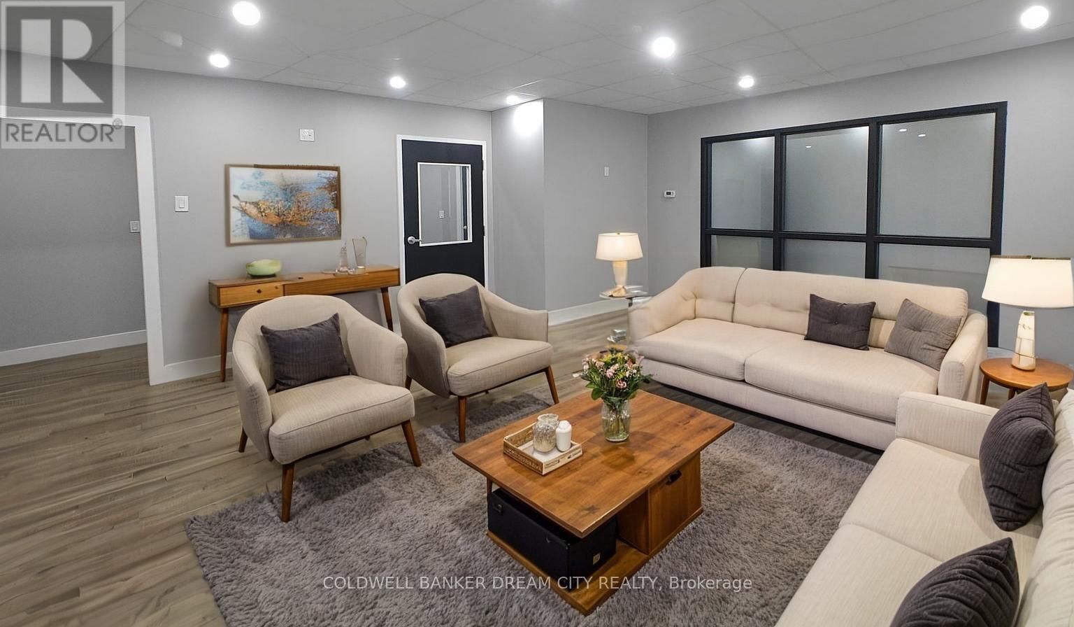 93 MAIN STREET Image 13