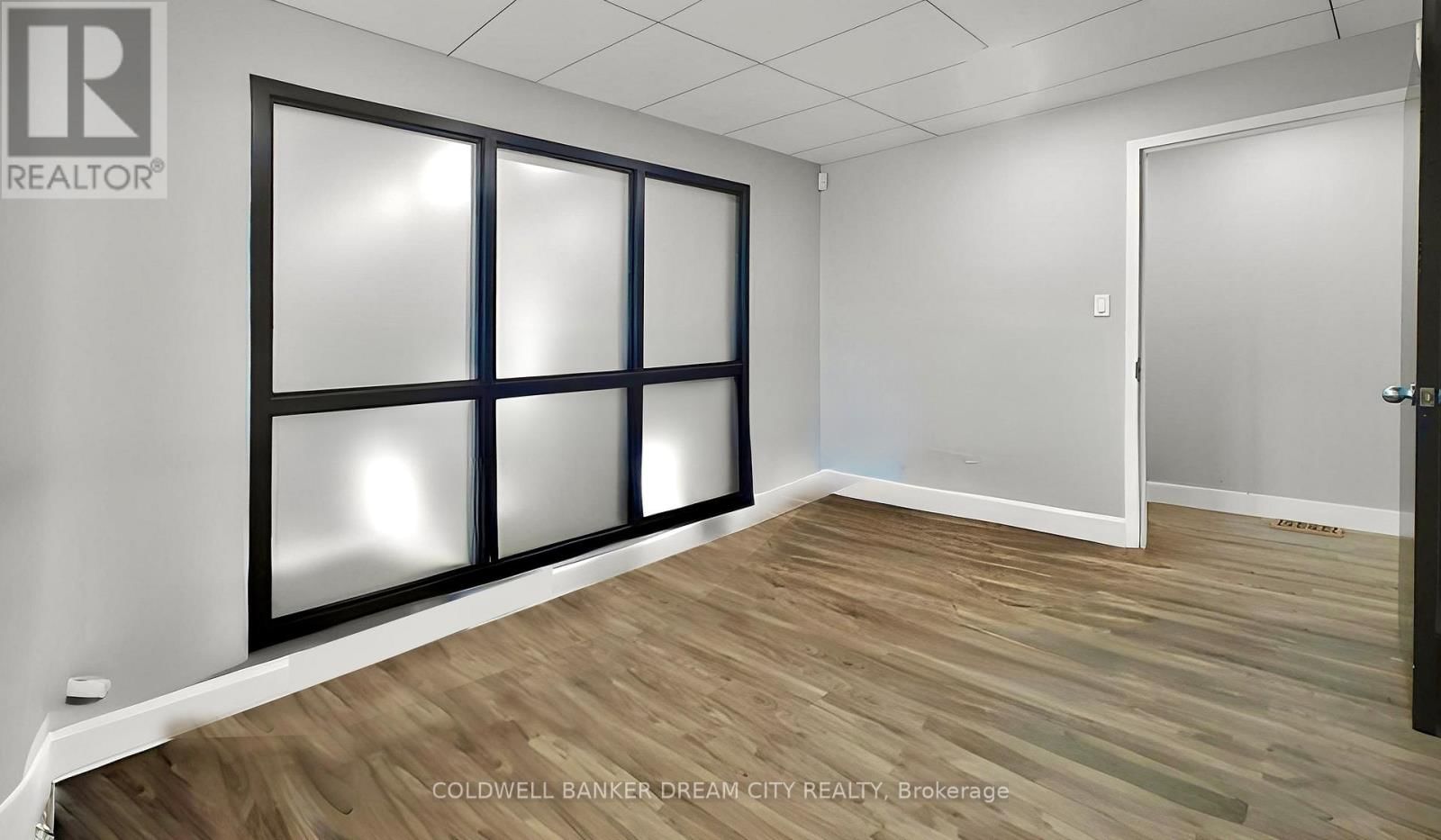 93 MAIN STREET Image 18