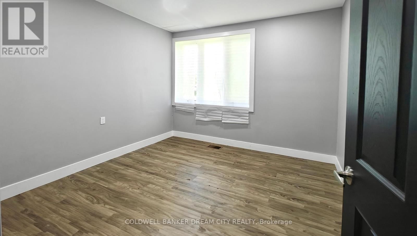 93 MAIN STREET Image 21