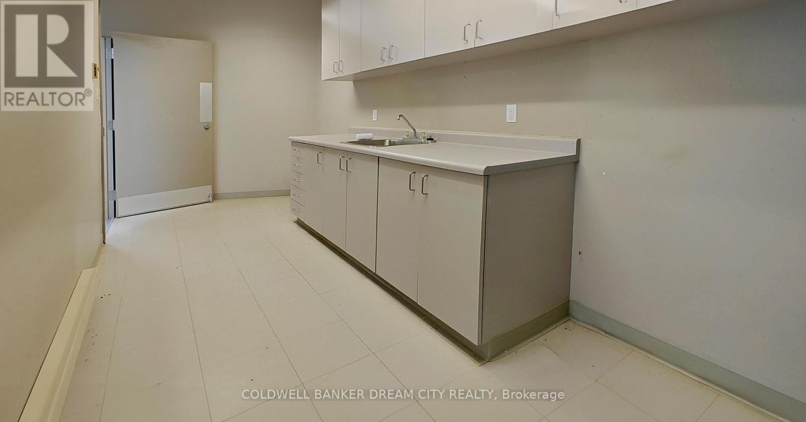 93 MAIN STREET Image 34