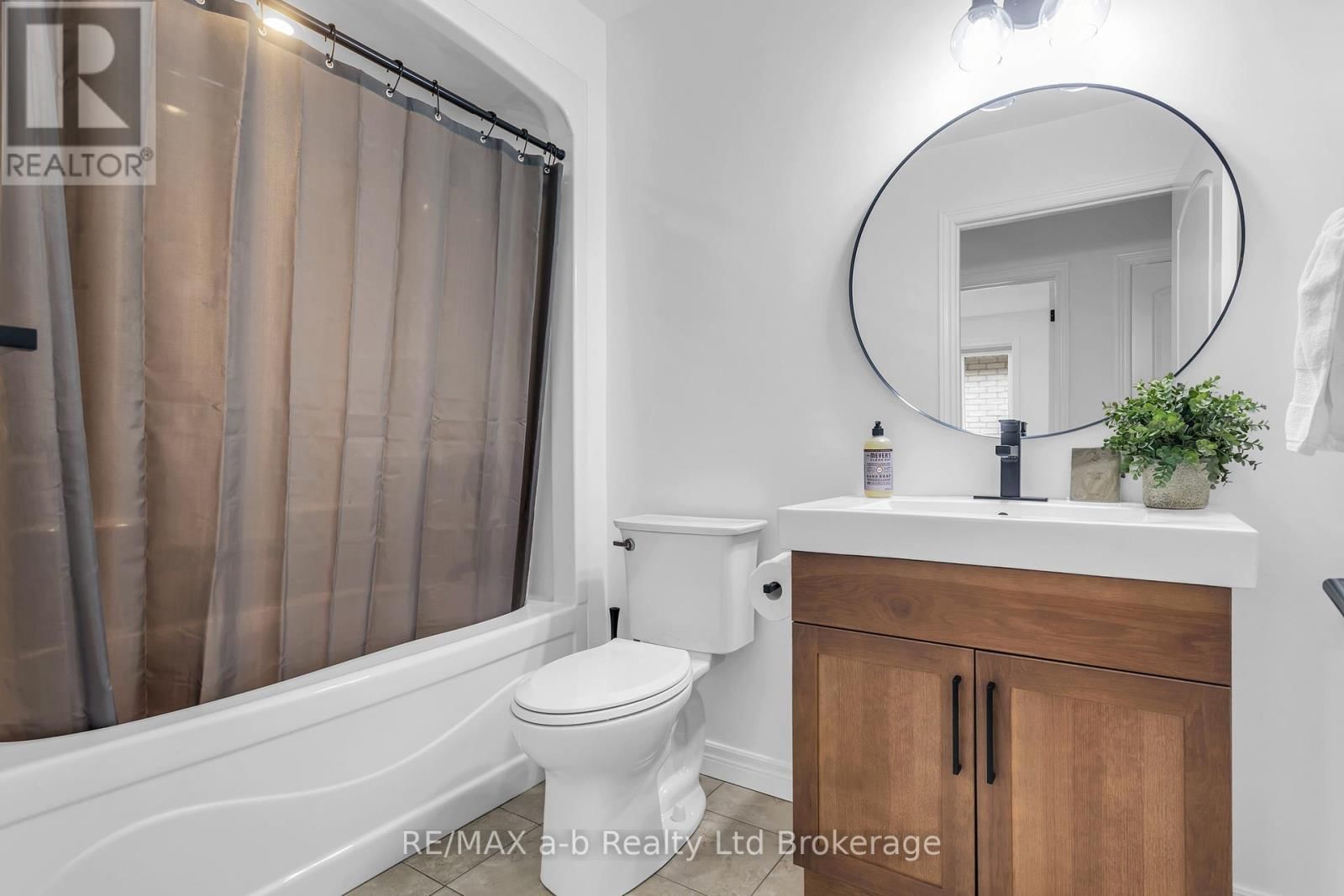 54 ALBERT STREET Image 11