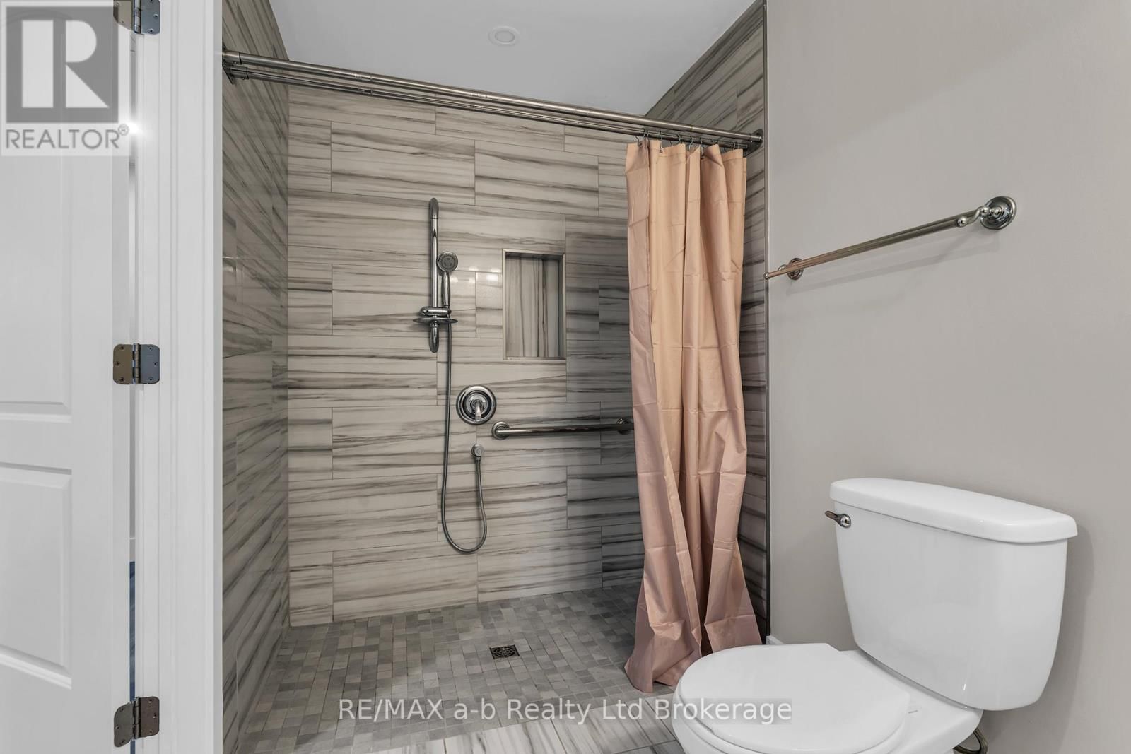 54 ALBERT STREET Image 23