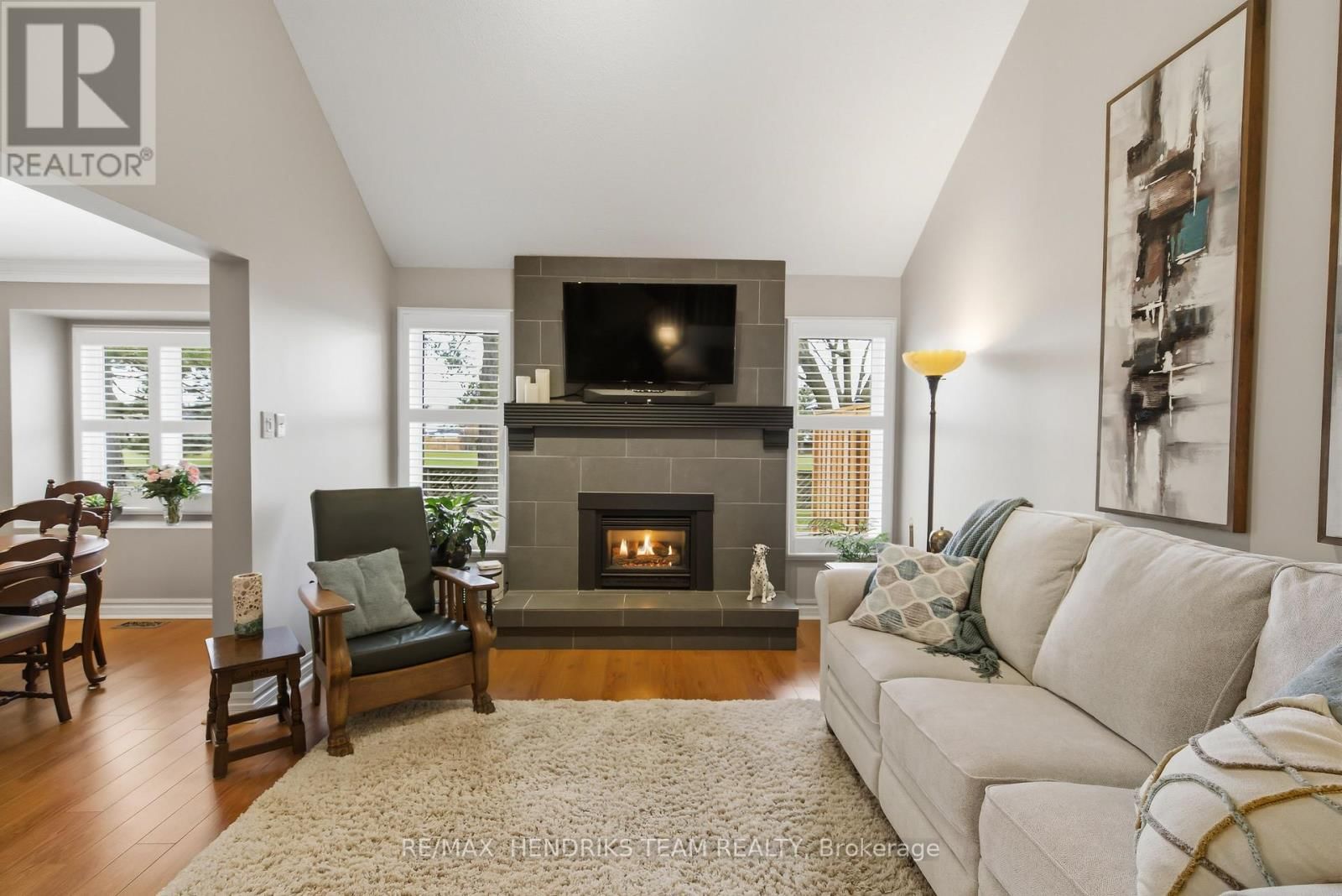 8 - 10 ELDERWOOD DRIVE Image 13