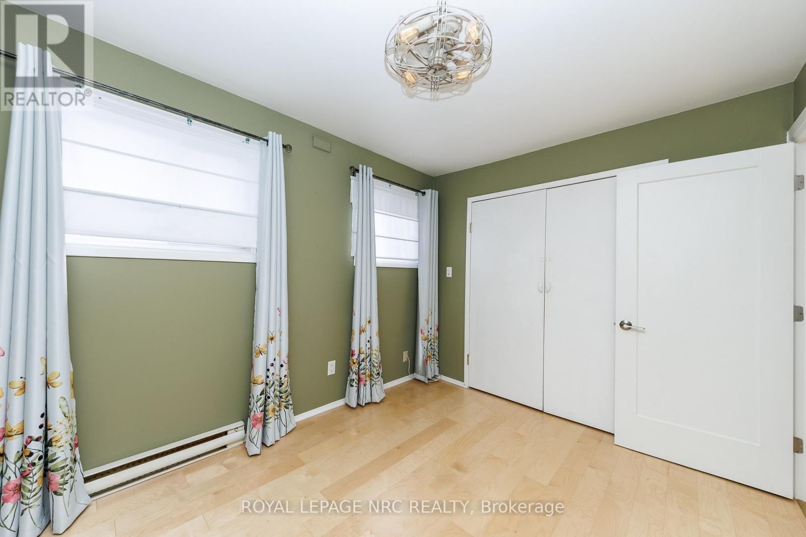 15 LOOMIS CRESCENT Image 10